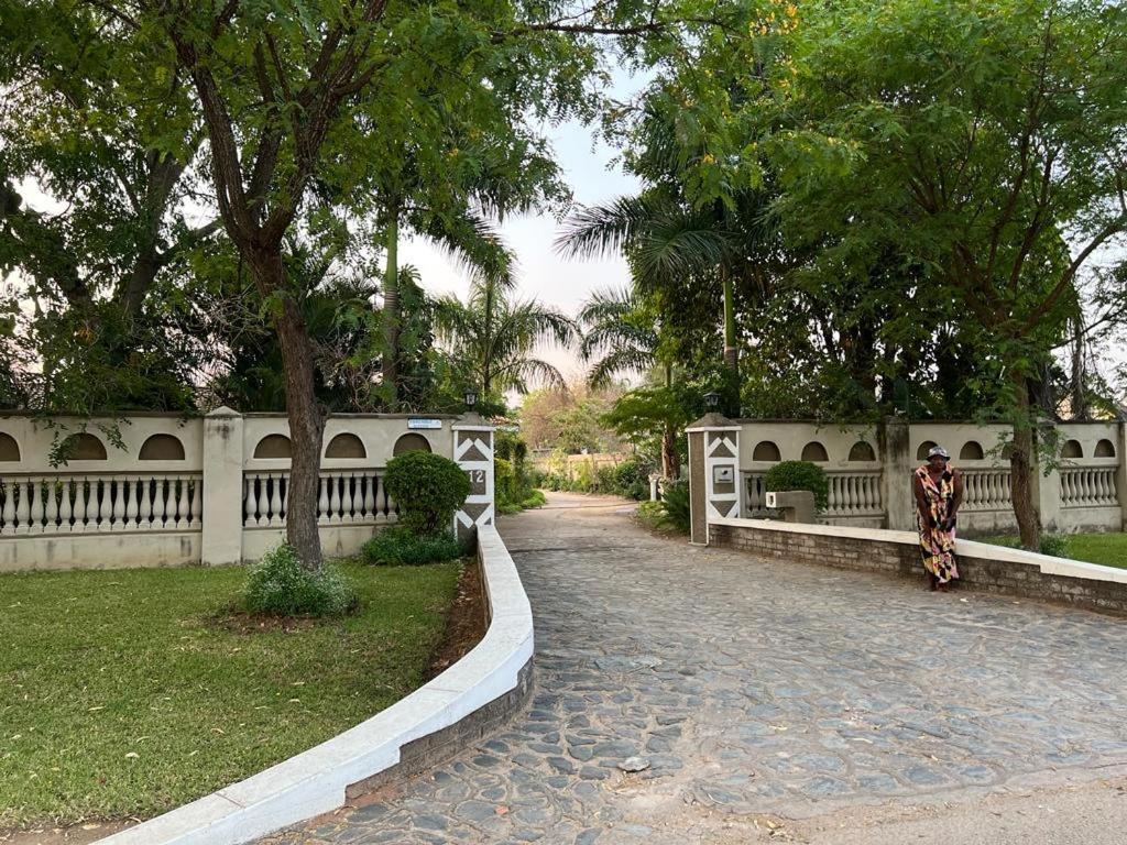 Golden Bamboo Hotel Nyanda Exterior photo